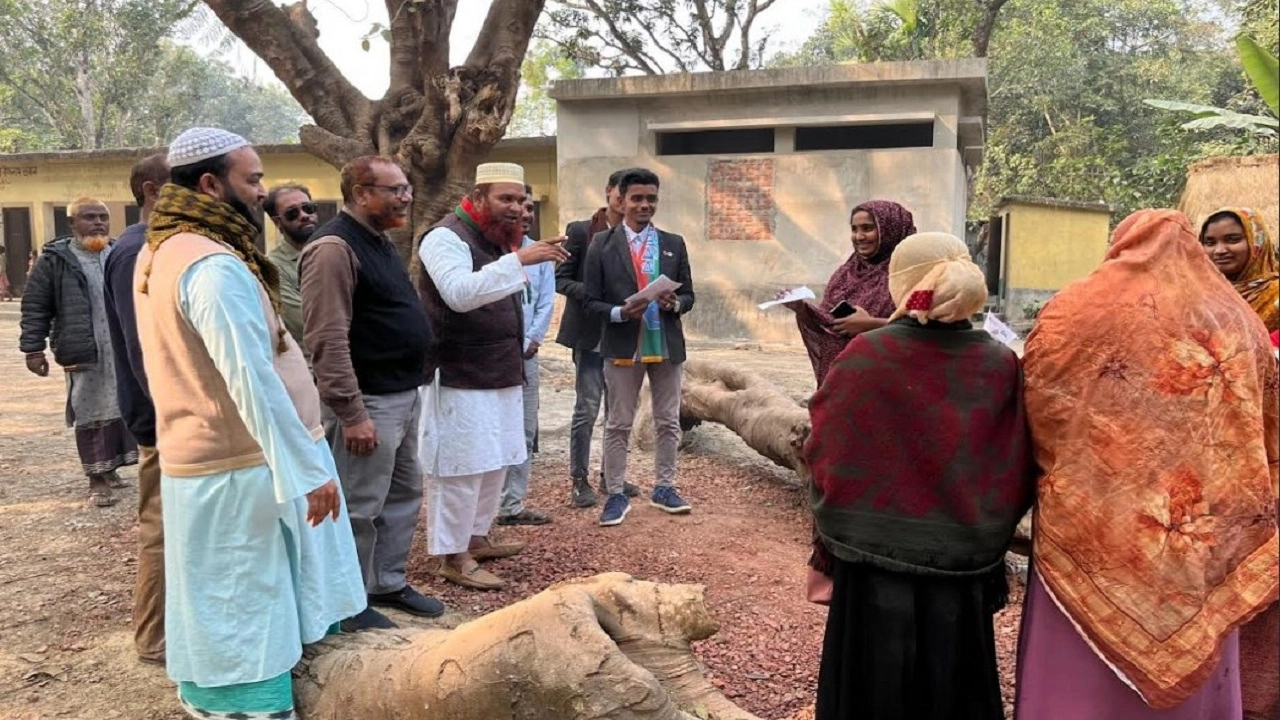 পুঠিয়ায় জামায়াত প্রার্থী মনজুর রহমানের গণসংযোগ