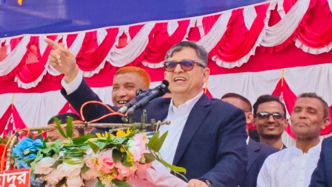 সালাহউদ্দিন আহমদ।