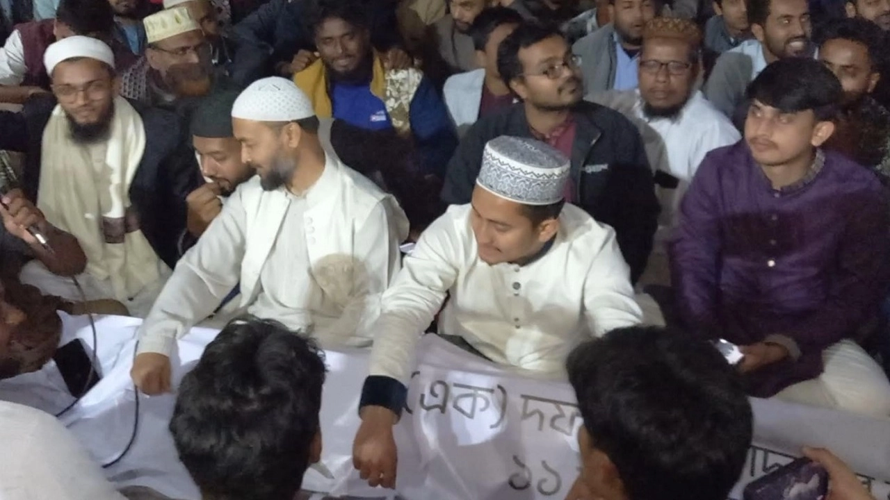 পঞ্চগড়ে রিটার্নিং কর্মকর্তার কার্যালয় ঘেরাও