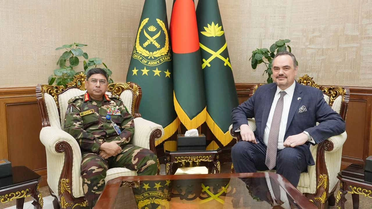 সেনাবাহিনী প্রধান জেনারেল ওয়াকার-উজ-জামানের সঙ্গে সৌজন্য সাক্ষাৎ করেছেন ঢাকায় যুক্তরাষ্ট্রের নতুন রাষ্ট্রদূত ব্রেন্ট ক্রিস্টেনসেন
