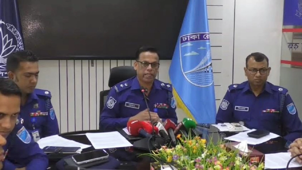 মুন্সীগঞ্জের সিরাজদিখান উপজেলায় মা ও মেয়ের জোড়া হত্যাকাণ্ডের রহস্য উদঘাটন করেছে পুলিশ।