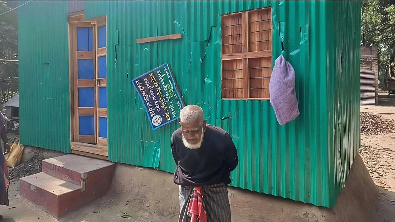 দৃষ্টিপ্রতিবন্ধী গফুর মল্লিক