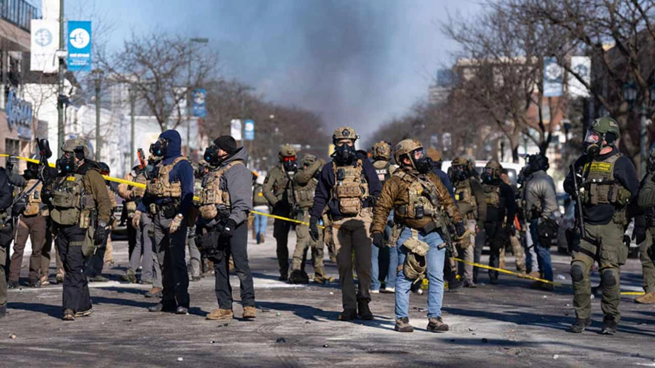 অভিবাসন প্রয়োগকারী কর্মকর্তা