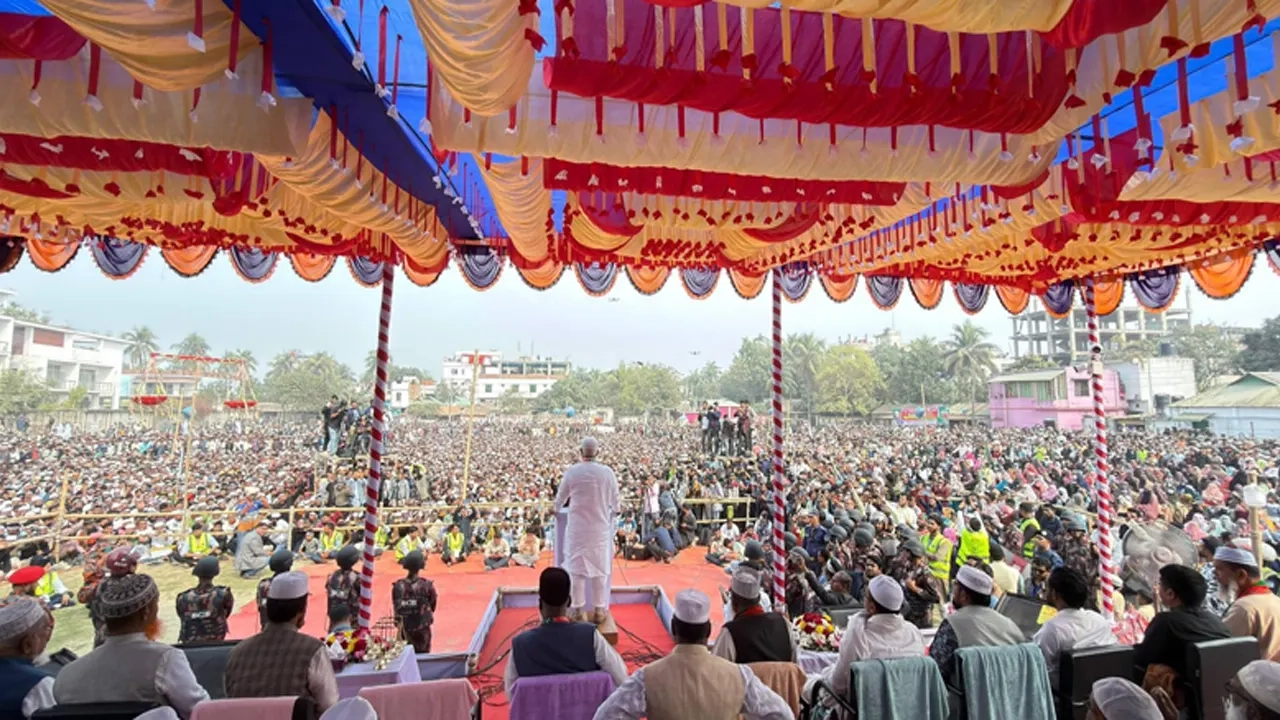 জামায়াতে ইসলামীর আমীর ডা. শফিকুর রহমান বক্তব্য রাখেন