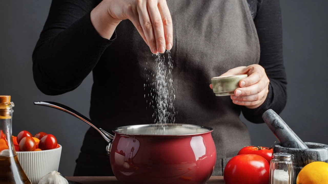 রান্না করা হচ্ছে। ফাইল ছবি