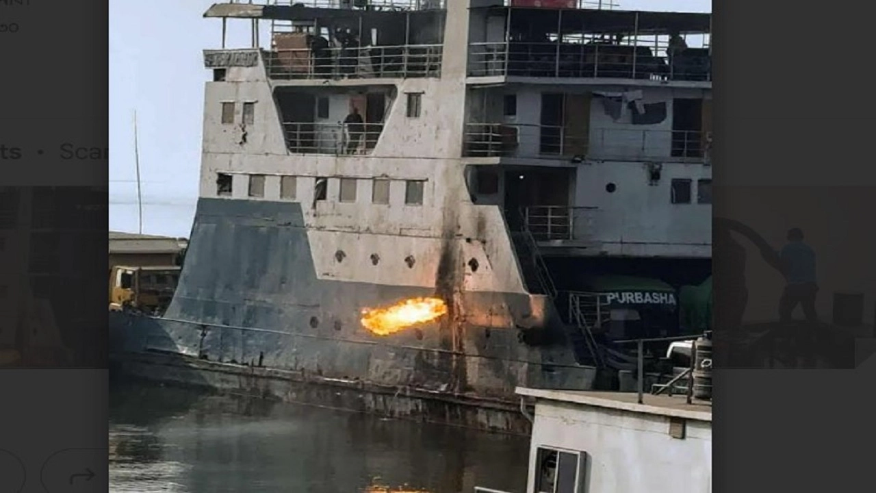 ফেরিতে আগুন