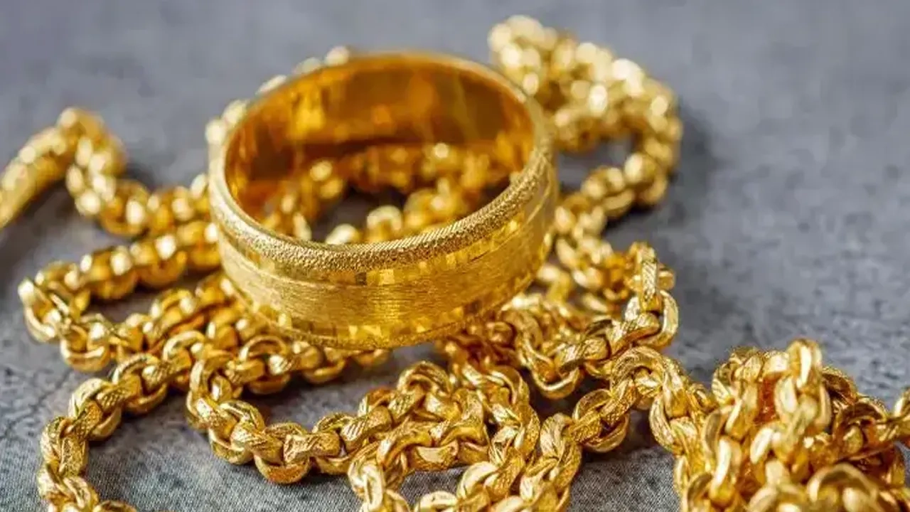 কেন কেনার দামে নয়, কম দামে বিক্রি হয় সোনা?
