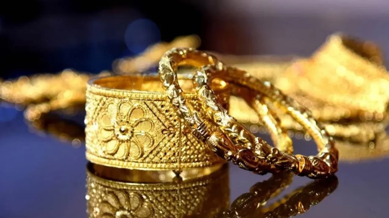 ফের বাড়ল সোনার দাম, ভরি কত 
