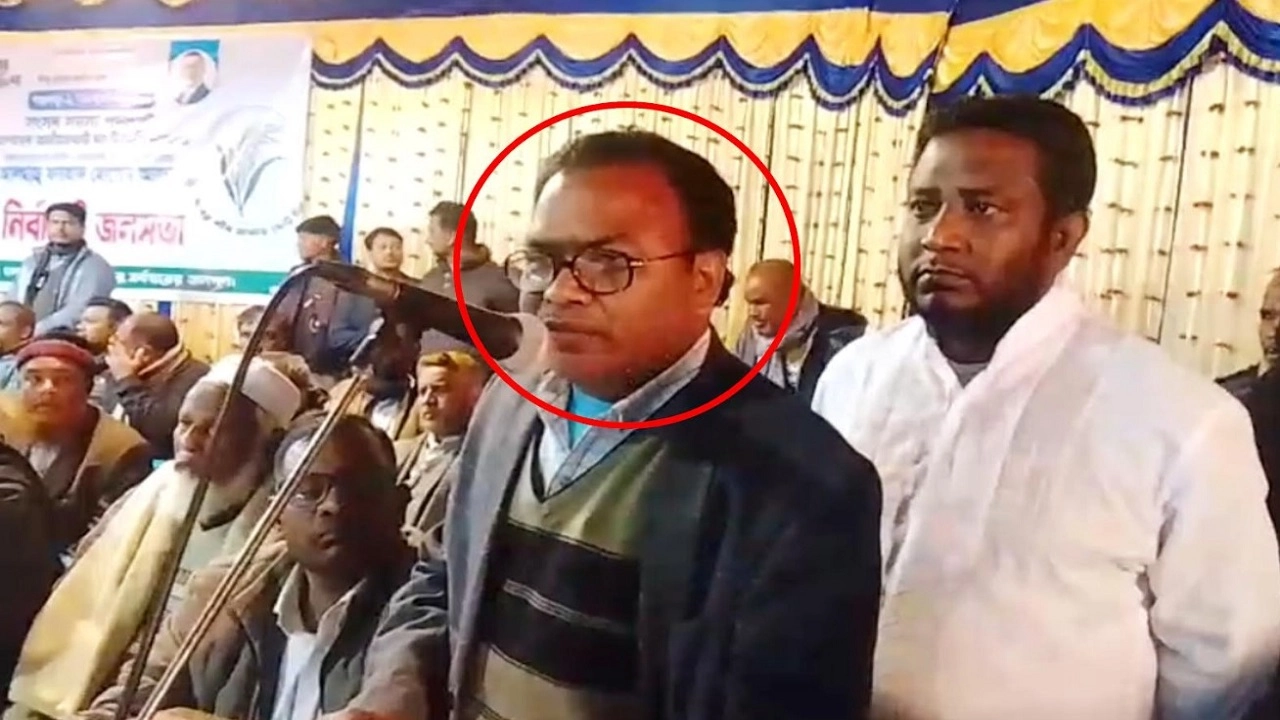 পঞ্চগড়ের দেবীগঞ্জে ধানের শীষের পক্ষে ভোট চাইলেন সহকারী প্রিজাইডিং অফিসার