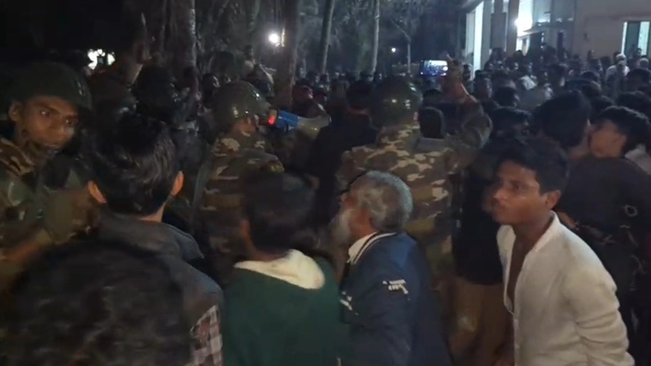 মুন্সীগঞ্জে পিকআপের ধাক্কায় পথচারী নিহত, এলাকায় উত্তেজনা