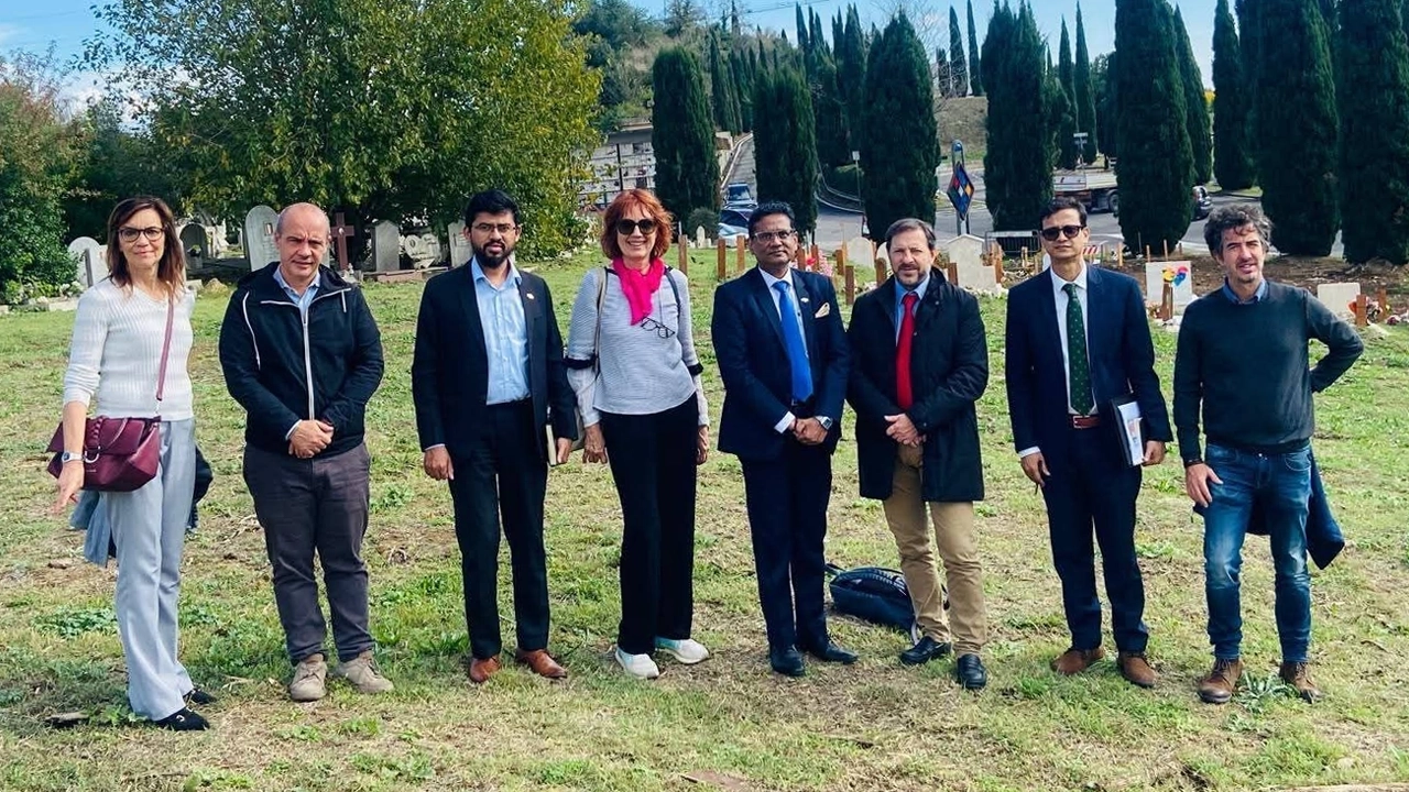 রোমে প্রিমা পোর্টা এলাকায় কবরস্থান পরিদর্শন