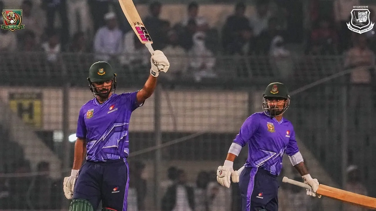 দুরন্তকে হেসে-খেলে হারিয়েছে ধূমকেতু একাদশ 