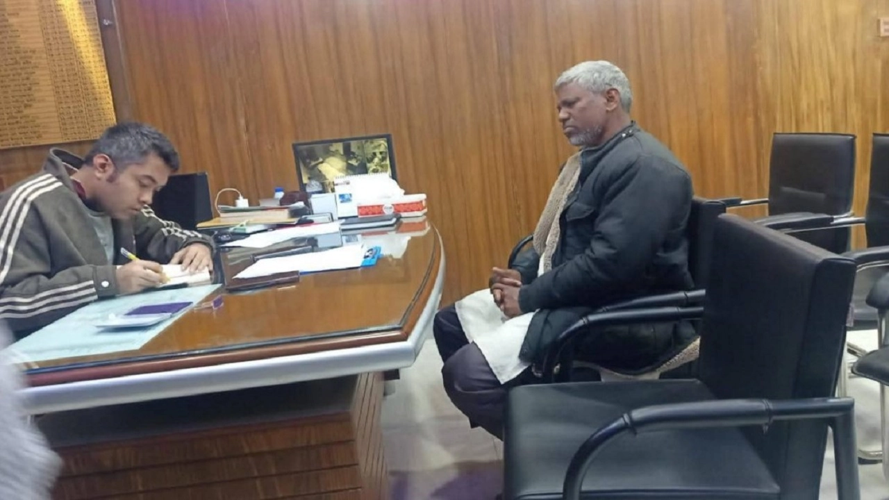 ভোট কেনার অভিযোগে জনতা দলের নেতাকে জরিমানা