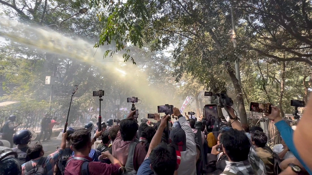  ইনকিলাব মঞ্চের কর্মীদের ওপর হামলা: প্রতিবাদের ঝড়