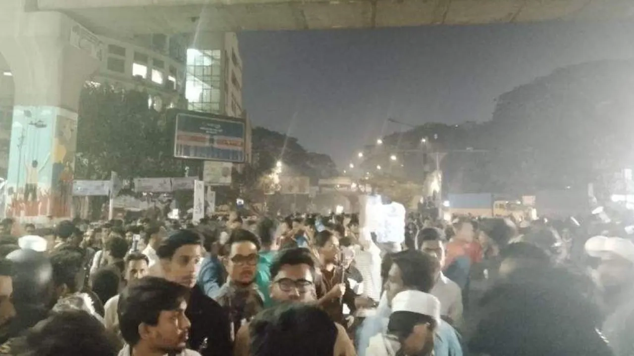 প্রায় ৬ ঘন্টা পর শাহবাগ ছাড়ল বিক্ষোভকারী ছাত্র-জনতা 
