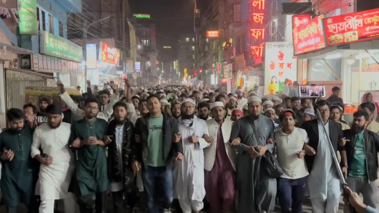 ইনকিলাব মঞ্চের নেতাকর্মীদের ওপর হামলার প্রতিবাদে কিশোরগঞ্জে বিক্ষোভ