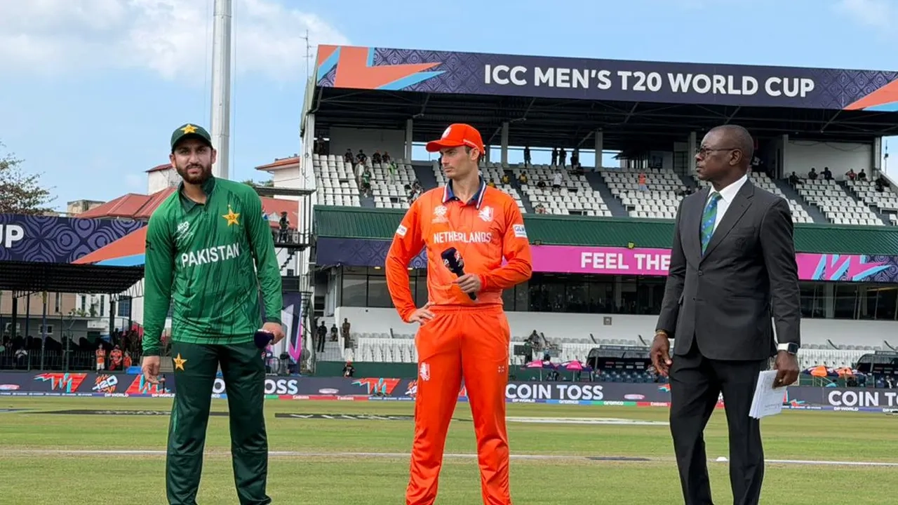 উদ্বোধনী ম্যাচে টস জিতে ফিল্ডিংয়ে পাকিস্তান 