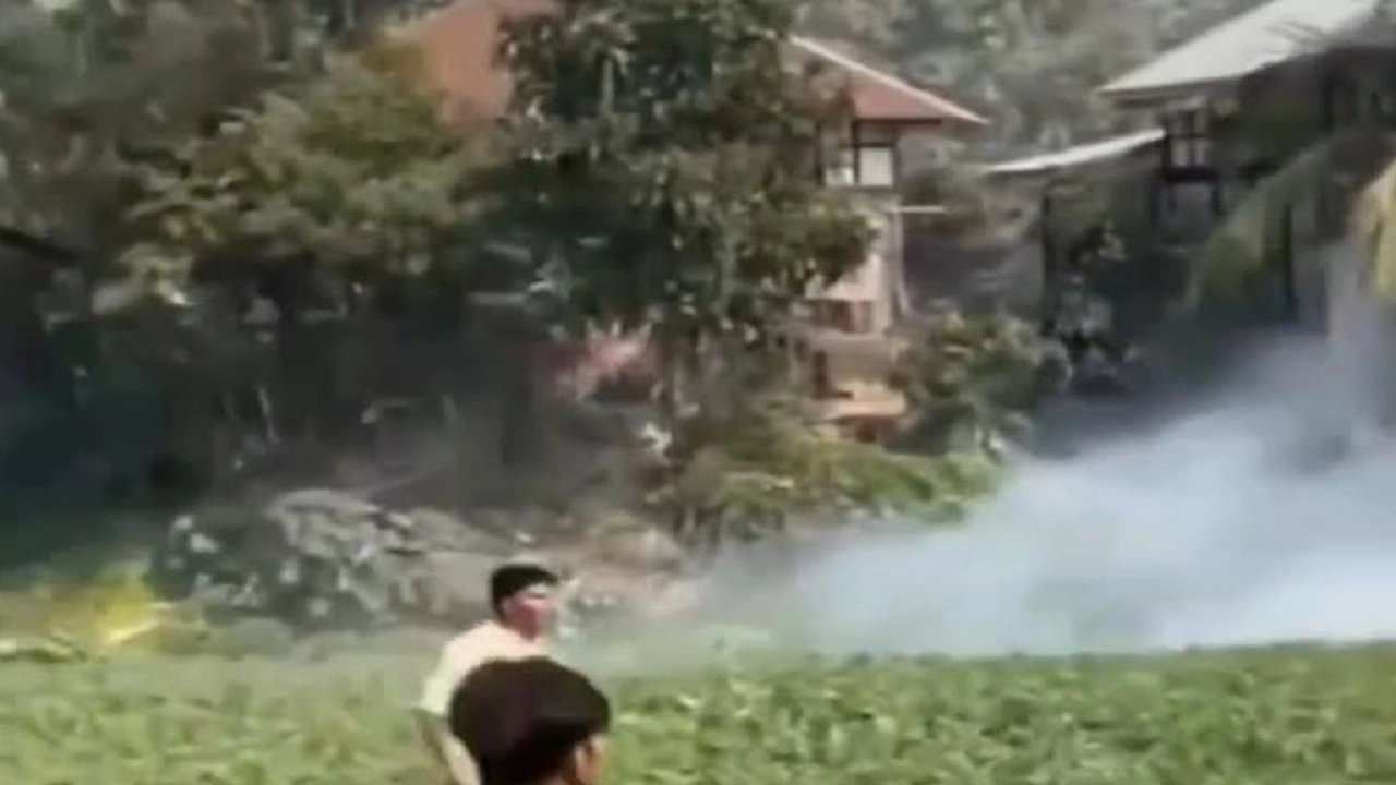 মুন্সিগঞ্জের মোল্লাকান্দিতে অস্ত্র ও ককটেল নিয়ে নির্বাচনী প্রচারণায় বাধা