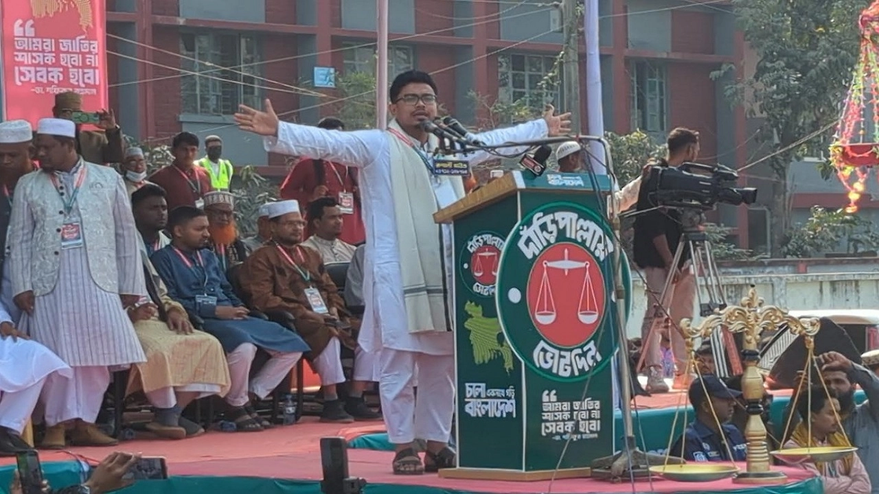 শ্যামনগর উপজেলার নকিপুর সরকারি পাইলট হাইস্কুল মাঠে জামায়াত মনোনীত সাতক্ষীরা-৪ আসনের প্রার্থী গাজী নজরুল ইসলামের নির্বাচনী জনসভায় সাদিক কায়েম