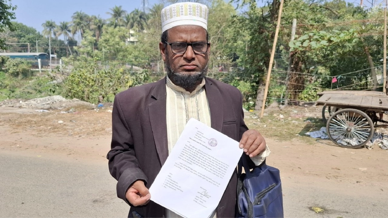 সাংস্কৃতিক মুক্তিজোটের প্রার্থী আব্দুল মালেক মণ্ডল।