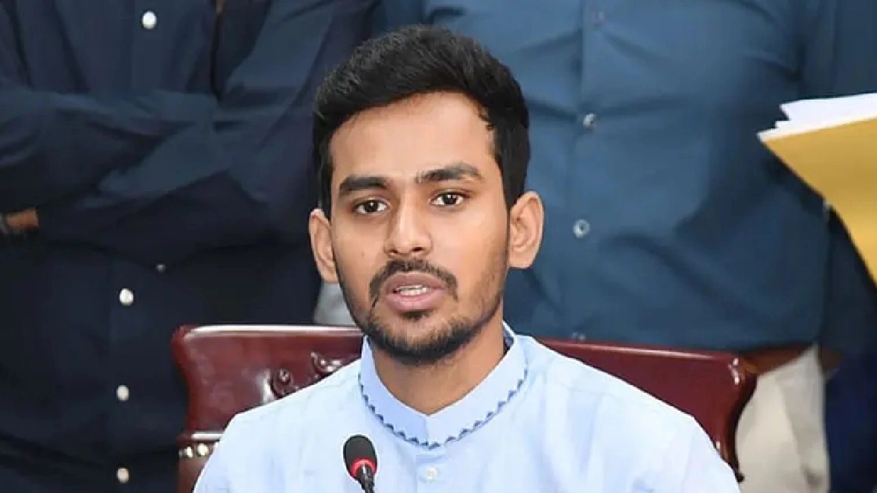 একটি দল শকুনের মত অপেক্ষা করছে: আসিফ মাহমুদ