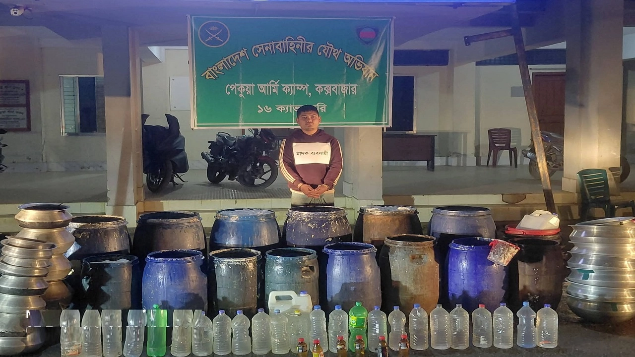পেকুয়ায় যৌথ বাহিনীর অভিযান, ২হাজার লিটার চোলাই মদ জব্দ