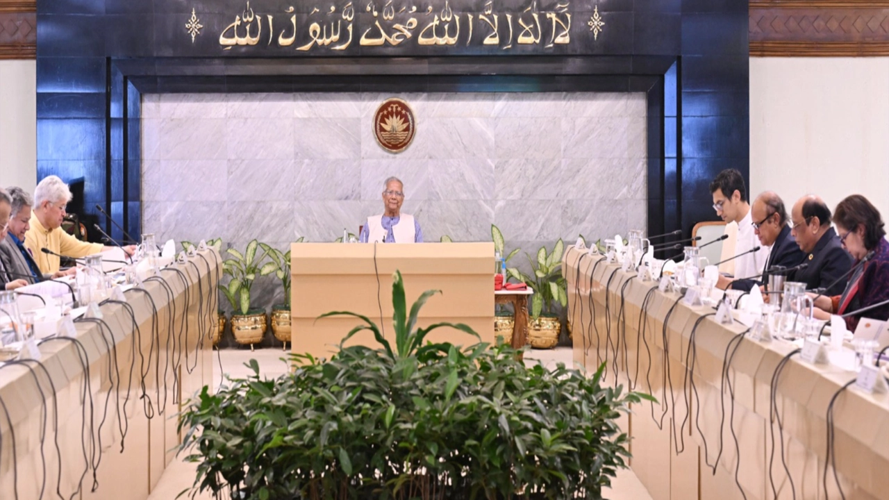 শ্রমবাজারে সনদ জালিয়াতির বিরুদ্ধে ব্যবস্থার নির্দেশ প্রধান উপদেষ্টার