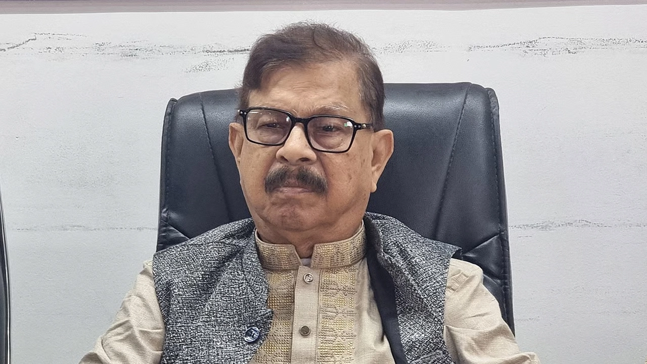 ঢাকা-১৮ থেকে যে কারণে সরে দাঁড়ালেন মান্না