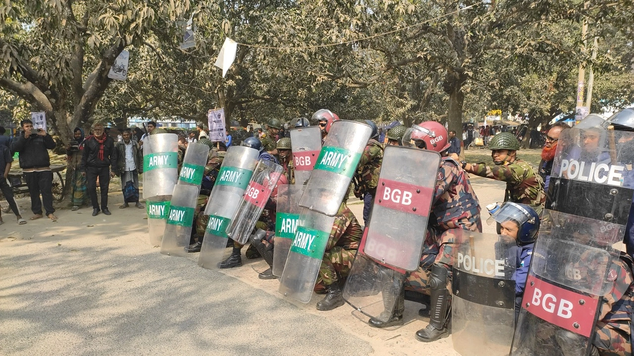 যৌথ বাহিনীর মহড়া