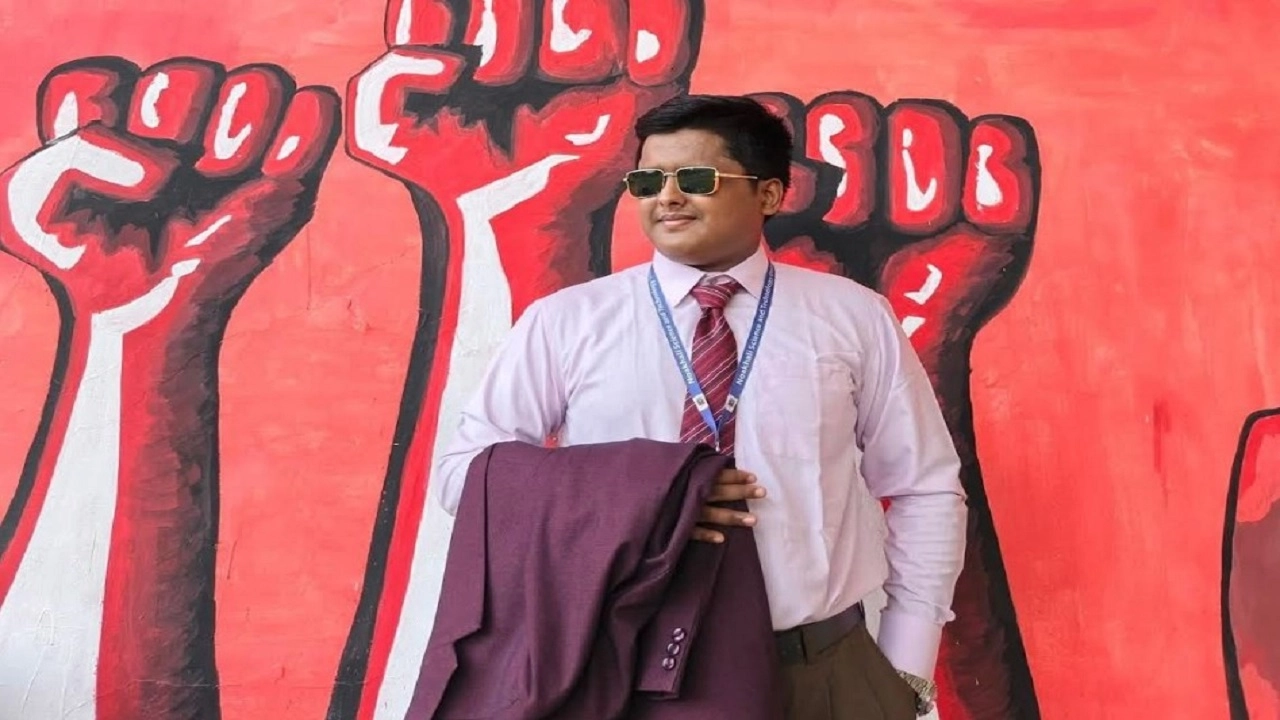 সব বাধা ডিঙিয়ে প্রফেসর হওয়ার লড়াই তৌফিকের