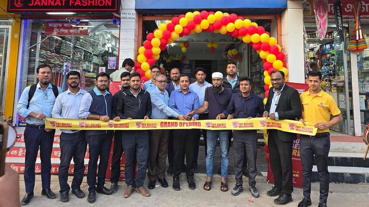 রাজধানীর দক্ষিণখানে ফ্রাই ব্রাকেট এর নতুন শোরুম চালু