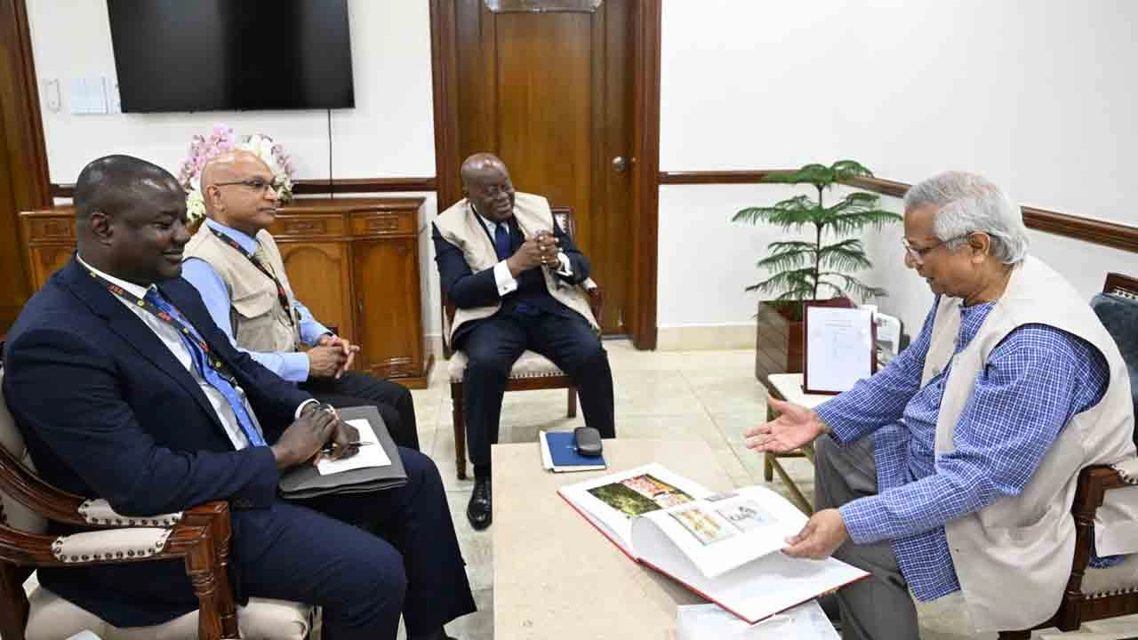 অন্তর্বর্তী সরকারের প্রধান উপদেষ্টা ড. মুহাম্মদ ইউনূসের সঙ্গে সৌজন্য সাক্ষাৎ করেছে কমনওয়েলথ অবজারভার গ্রুপের একটি প্রতিনিধিদল