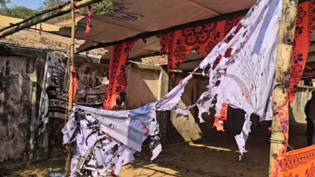 বিএনপির প্রচারণা অফিসে অগ্নিসংযোগ