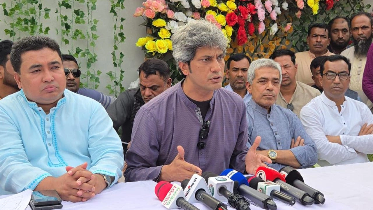 সংবাদ সম্মেলনে কথা বলছেন জোনায়েদ সাকি