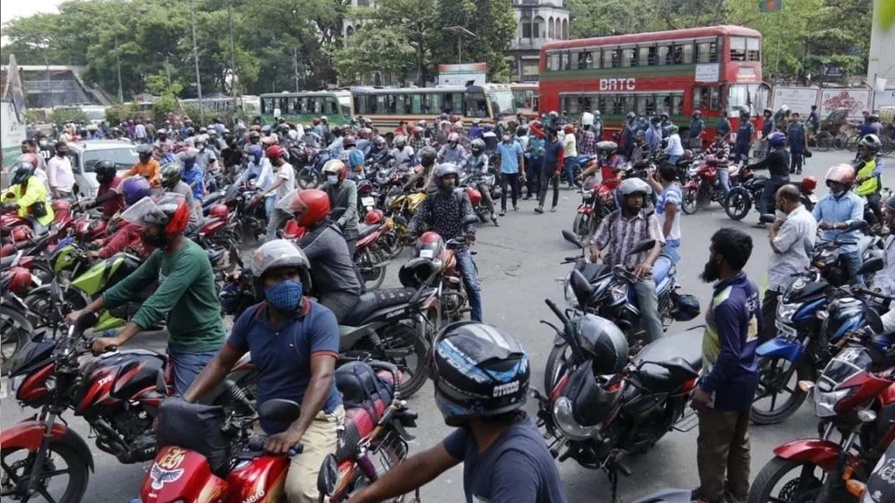সারাদেশে বন্ধ হলো মোটরসাইকেল চলাচল