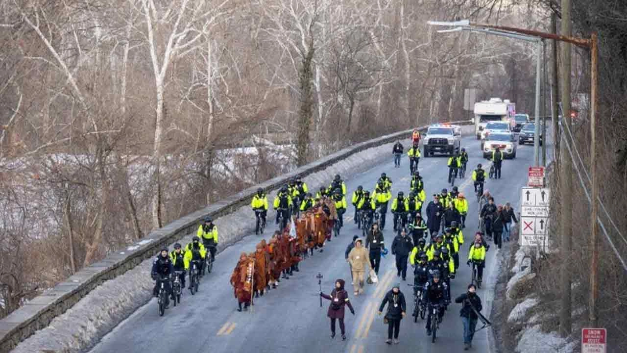 শান্তির বার্তা নিয়ে বৌদ্ধ ভিক্ষুদের ১৫ সপ্তাহের পদযাত্রা ওয়াশিংটন ডিসিতে সমাপ্ত