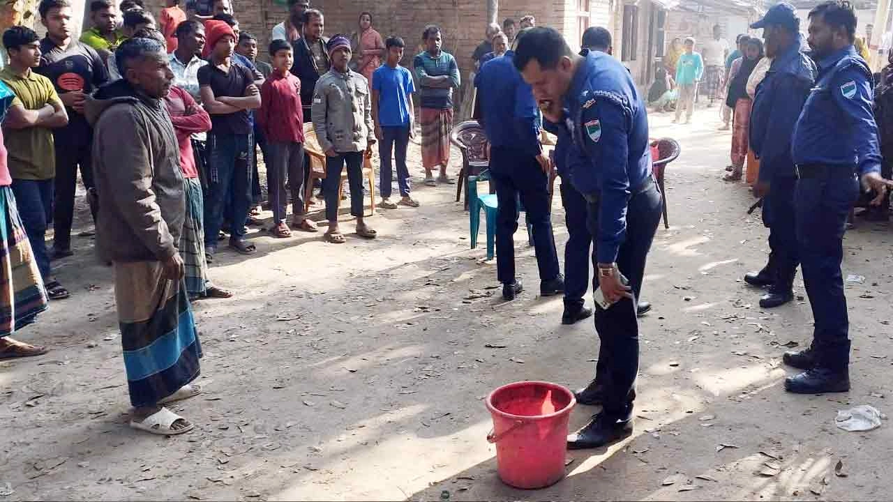 ভোটকেন্দ্রের পাশ থেকে ককটেল সদৃশ বস্তু উদ্ধার