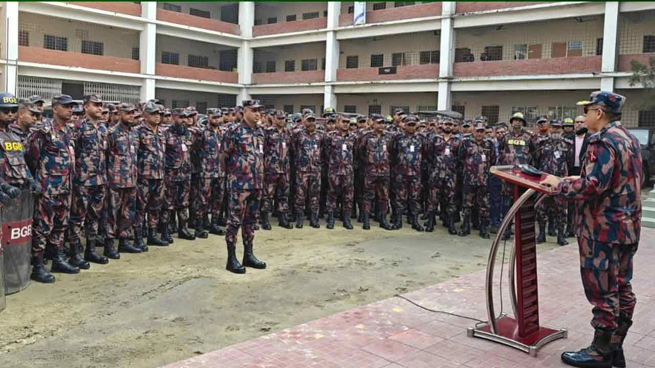 ভোটের মাঠে নাশকতা-বিশৃঙ্খলা প্রতিহতের নির্দেশ বিজিবি প্রধানের 