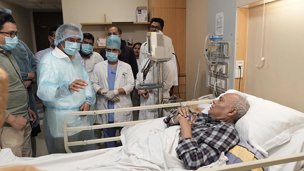 রিজভীর খবর নিতে হাসপাতালে তারেক রহমান