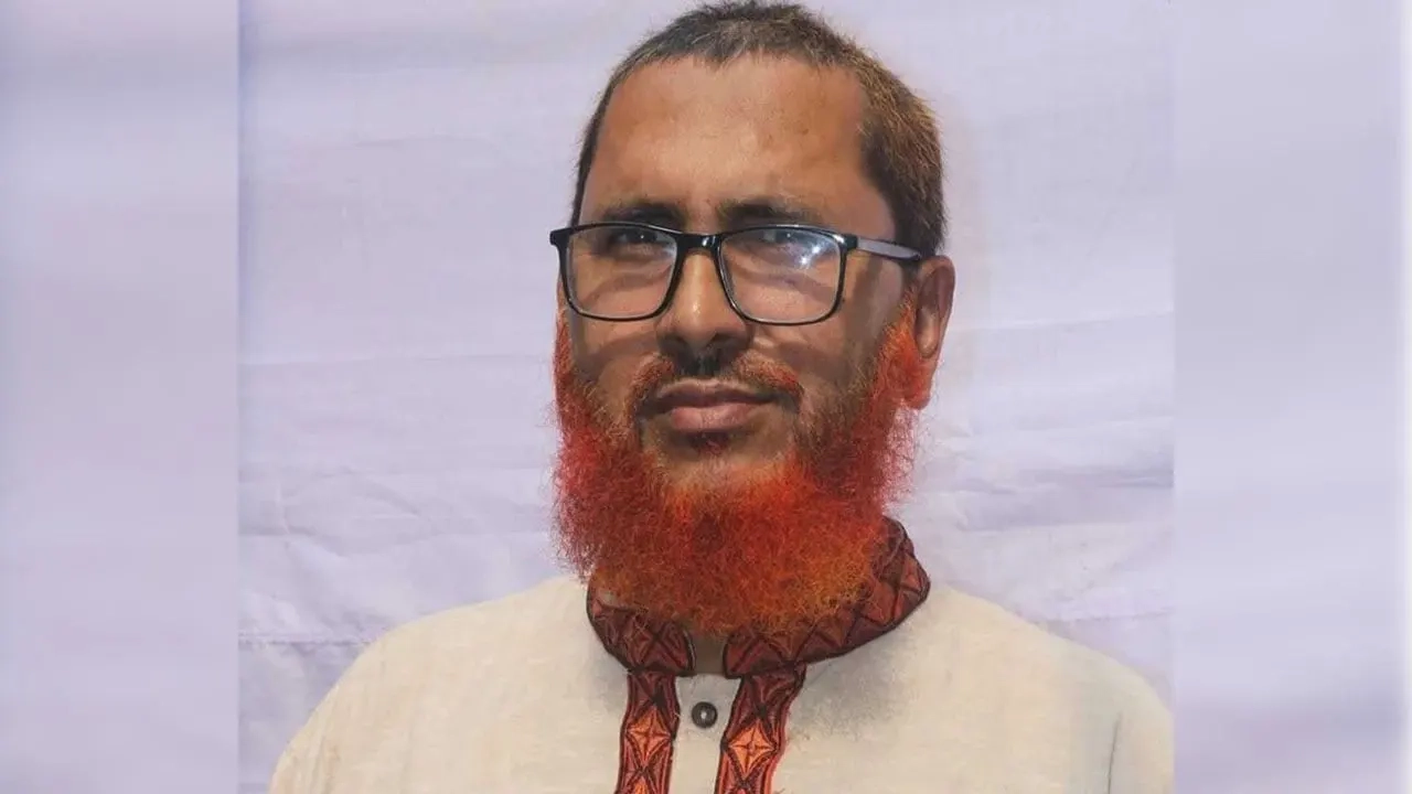 টাকাসহ ঠাকুরগাঁও জেলা জামায়াত আমিরকে পরিবারের কাছে হস্তান্তর