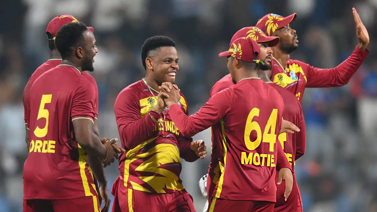 ইংল্যান্ডকে হারিয়ে ওয়েস্ট ইন্ডিজের দুইয়ে দুই 