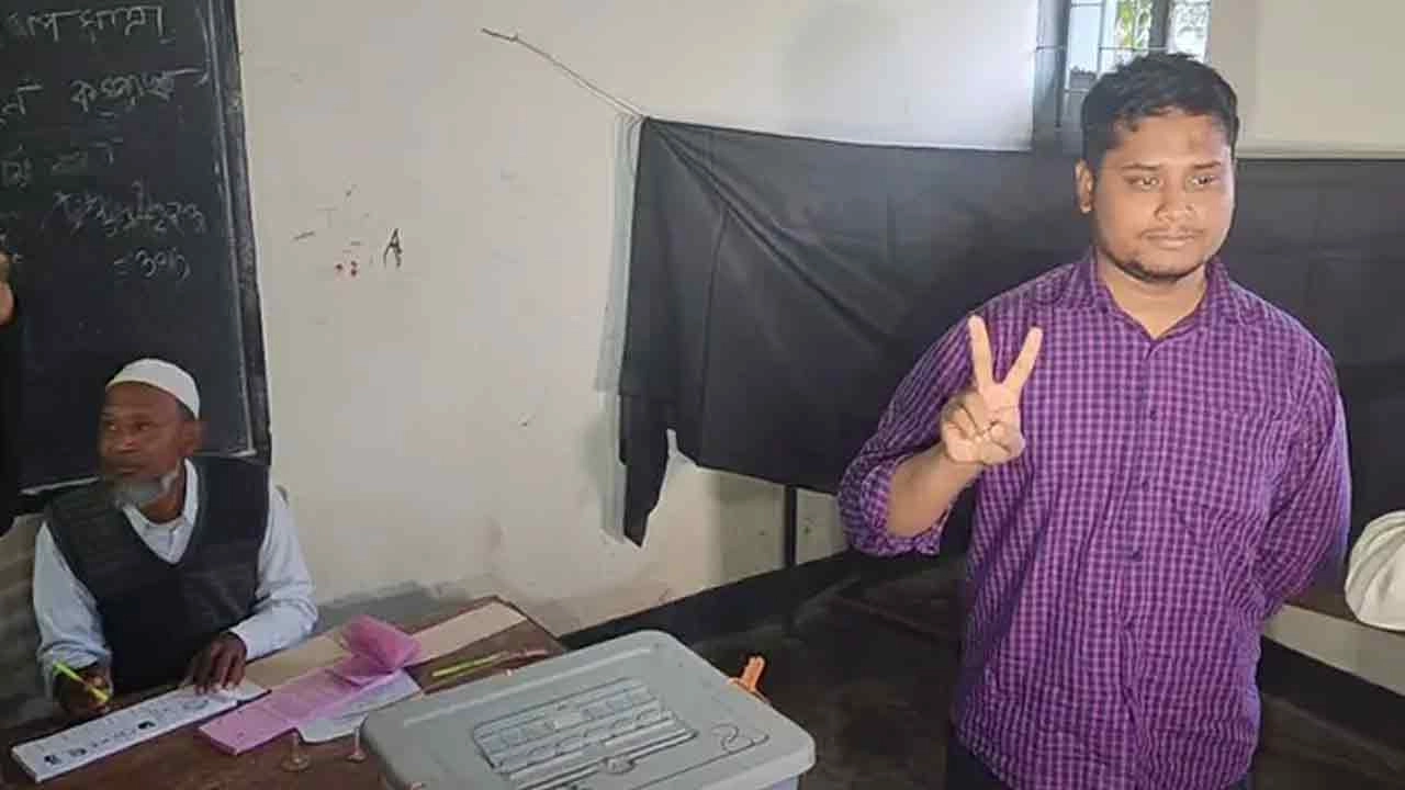 ভোট দিয়েছেন হাসনাত আবদুল্লাহ