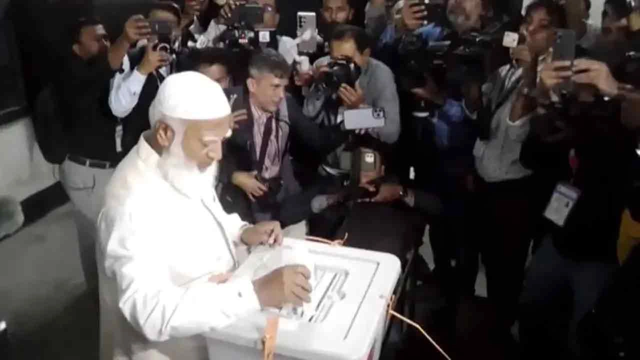 ভোট দিলেন জামায়াতে ইসলামীর আমির ডা. শফিকুর রহমান