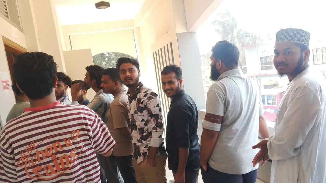 গাজীপুর-২ আসনে চলছে সুষ্ঠুভাবে ভোটগ্রহণ