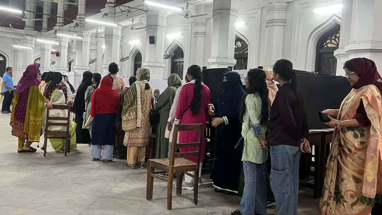 ঢাকা বিশ্ববিদ্যালয় এলাকায় ভোটকেন্দ্র