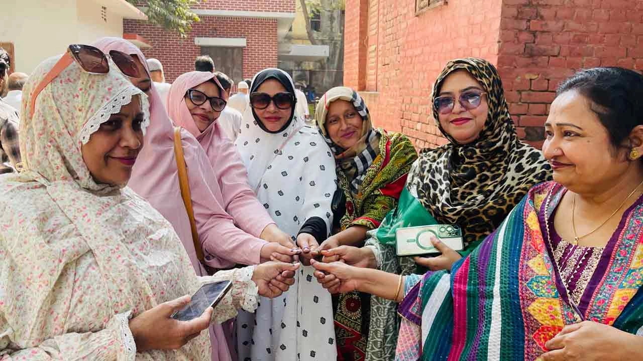 পুরান ঢাকায় আরমানিটরোলা উচ্চ বিদ্যালয়। ছবি: এনপিবি