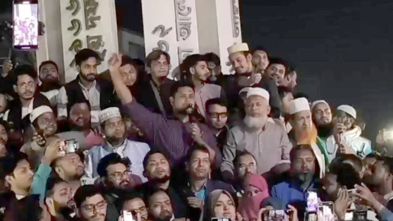 কুমিল্লা-৪ আসনে ১১ দলীয় জোটের বিজয়ী প্রার্থী হাসনাত আবদুল্লাহ