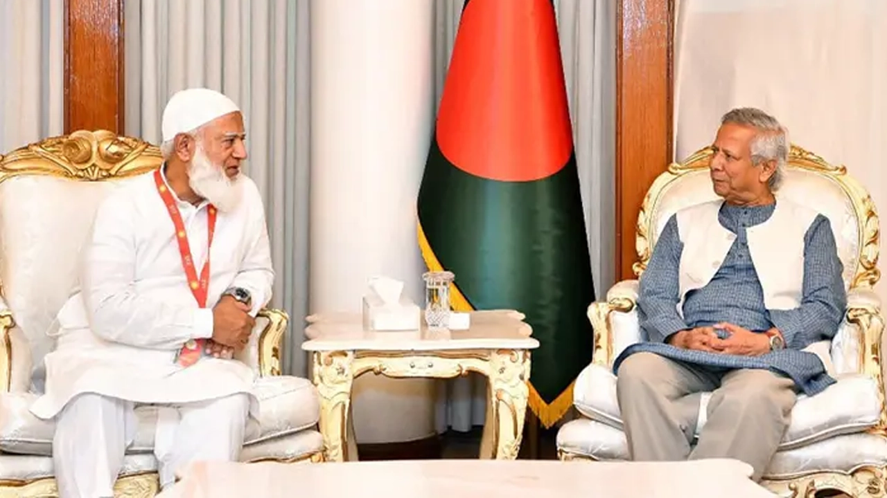 প্রধান উপদেষ্টা প্রফেসর মুহাম্মদ ইউনূস ও জামায়াতে ইসলামীর আমির ডা. শফিকুর রহমান। পুরনো ছবি