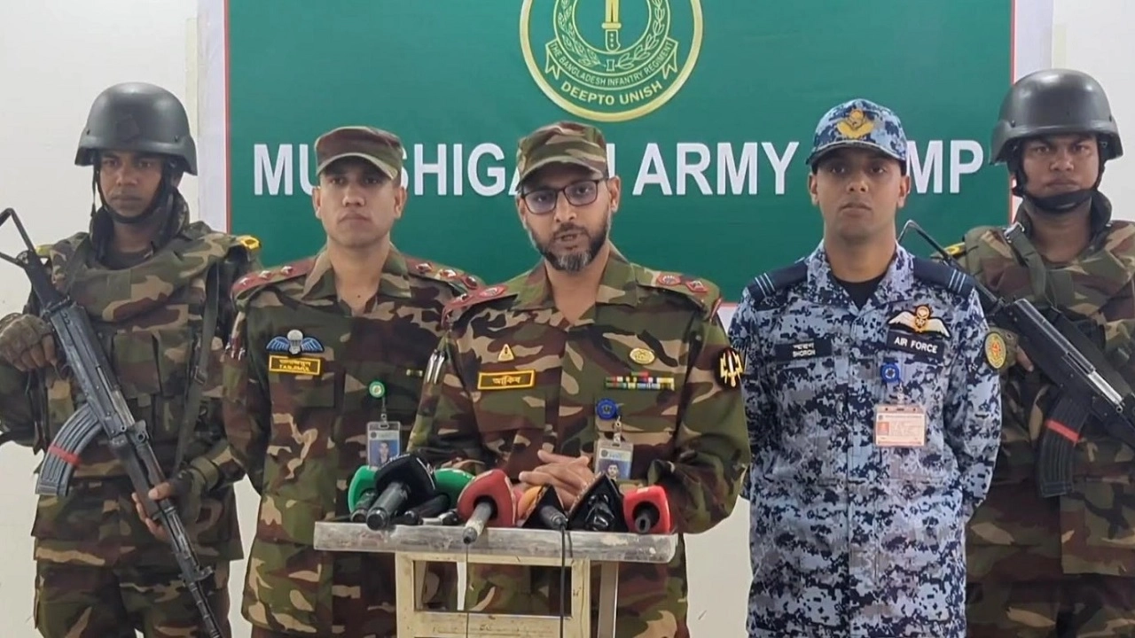 মুন্সীগঞ্জ সার্কিট হাউসে সংবাদ সম্মেলনে