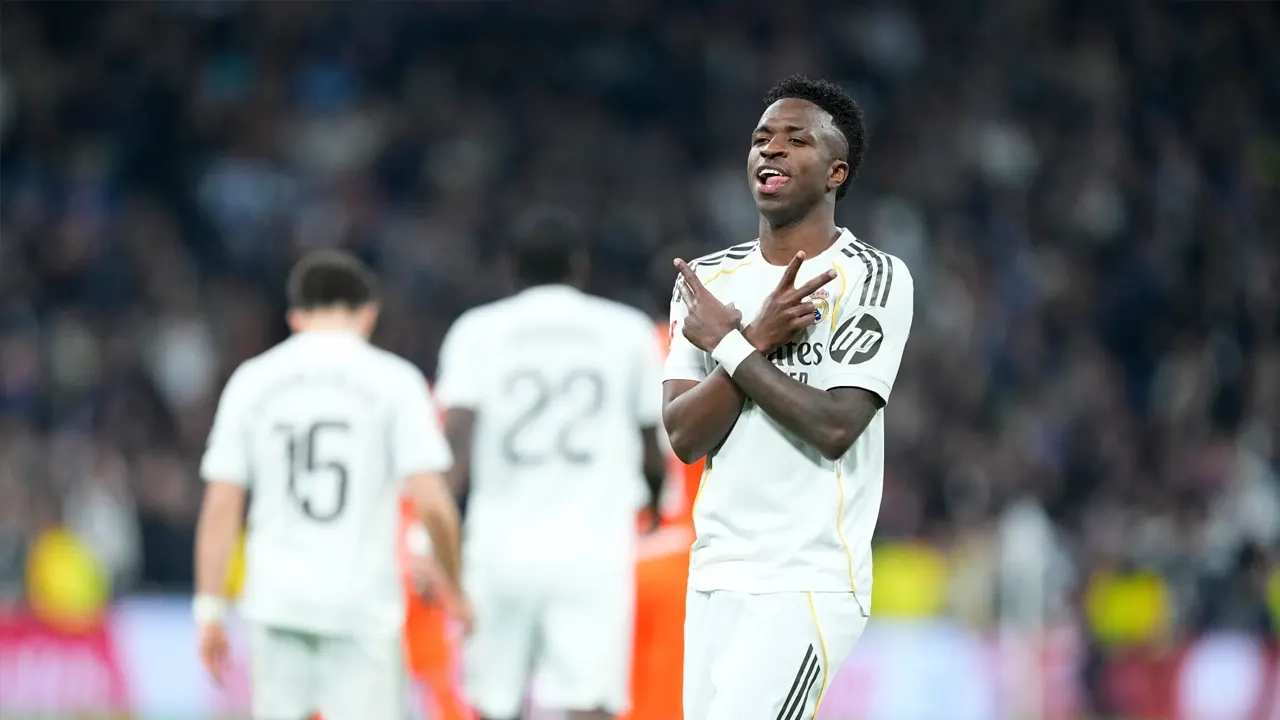 ভিনিসিয়ুসের জোড়া গোলে বার্সাকে পেছনে ফেলল রিয়াল 